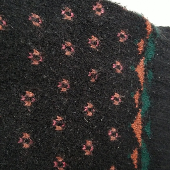American Eagle Black Batwing Fair Isle Pink & Green Printed Wool Blend Sweater - Picture 16 of 16